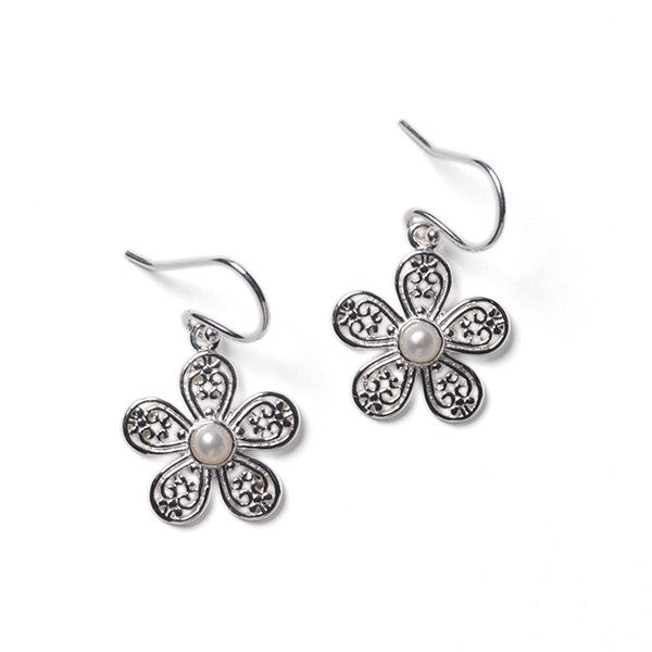 Southern Gates® Daisy Earring Courtyard Series 15mm 925 Sterling Silver Designed in Charleston, SC Celebrate historic Southern gardens featuring wrought iron elements of sweet blooms, scrolling vines and lush landscapes.