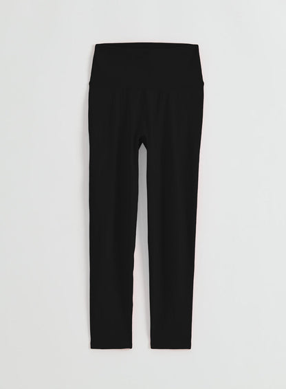 Flat lay of Black Shape Seamless 7/8 Tights from aim'n