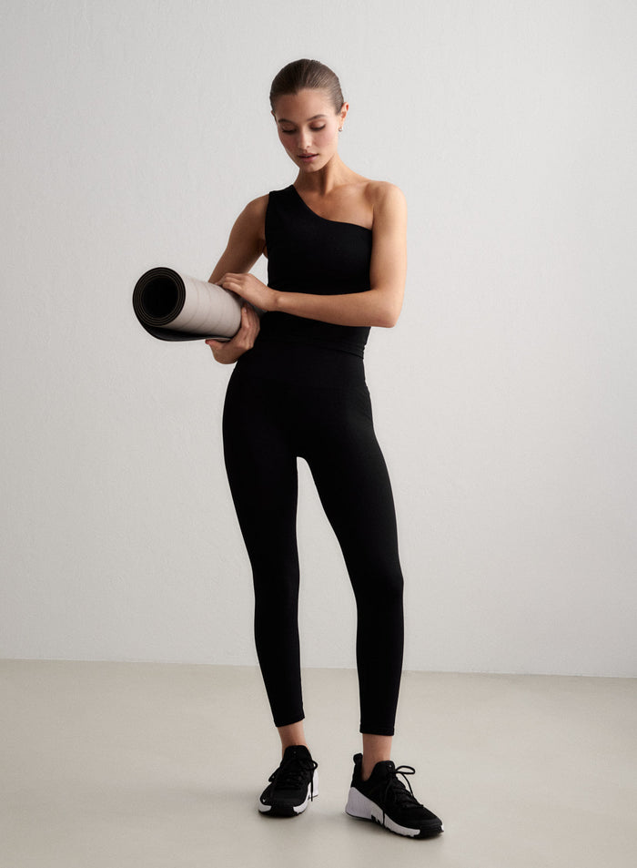 [S - 5'8"]