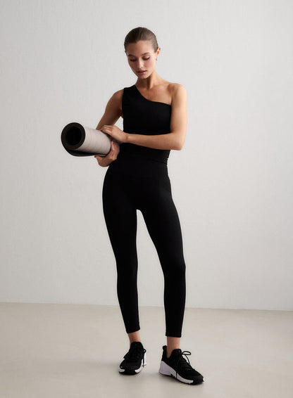 [S - 5'8"]