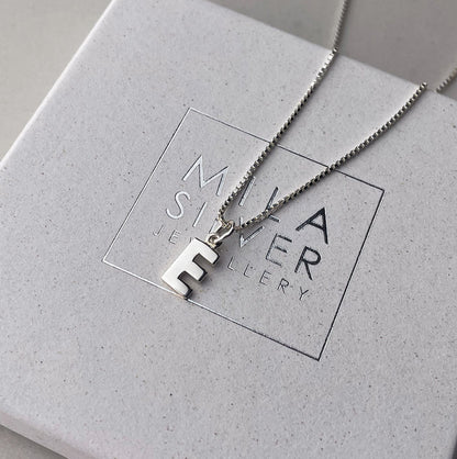 Bokstavsberlock Halsband silver, A-Z - Mila Silver