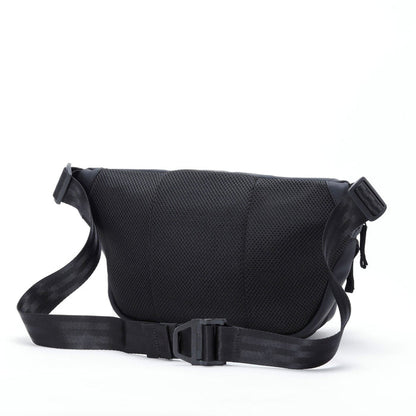 The back of the Bot Flap 5L Sling n Matte Black #color_matte black