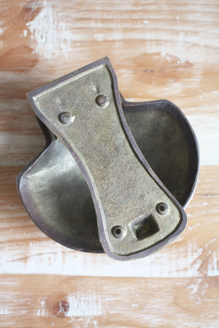 Brass Scallop Shell Door Knocker - Antiqued