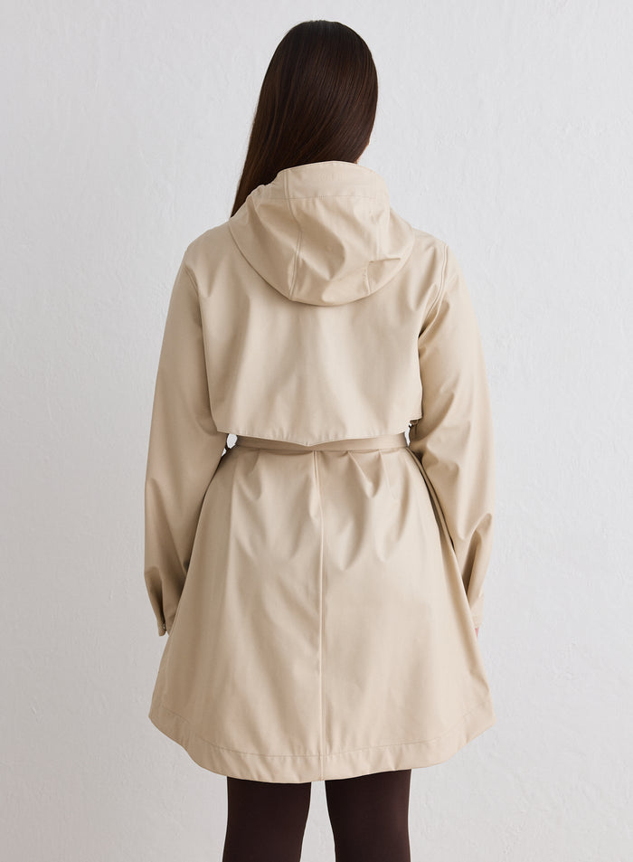 Back view of the cafe-au-lait Rain Jacket from aim'n [M-174cm]