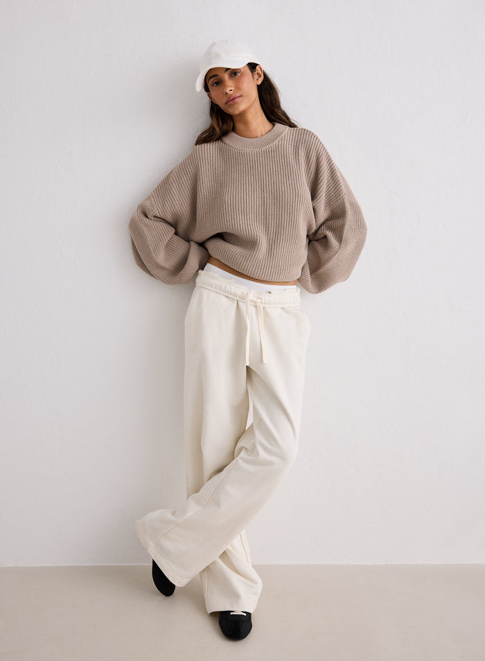 Model wearing a Dark Clay Knitted Sweatshirt and white trousers [S-170cm]
