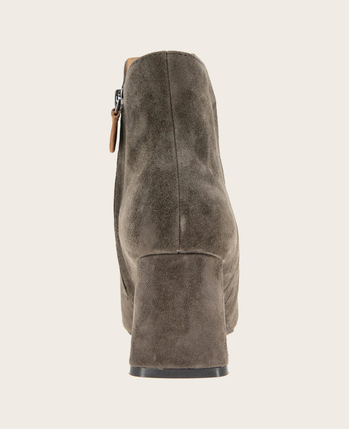 GENTLE SOULS - Danbury Suede Double Gore Heel Boot