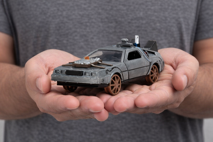 Hollywood Rides: Back To the Future 3 - 1:32 Scale Train Wheel Version Time Machine Model Car