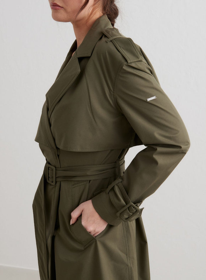 [The model wears size M and is 178 cm.]