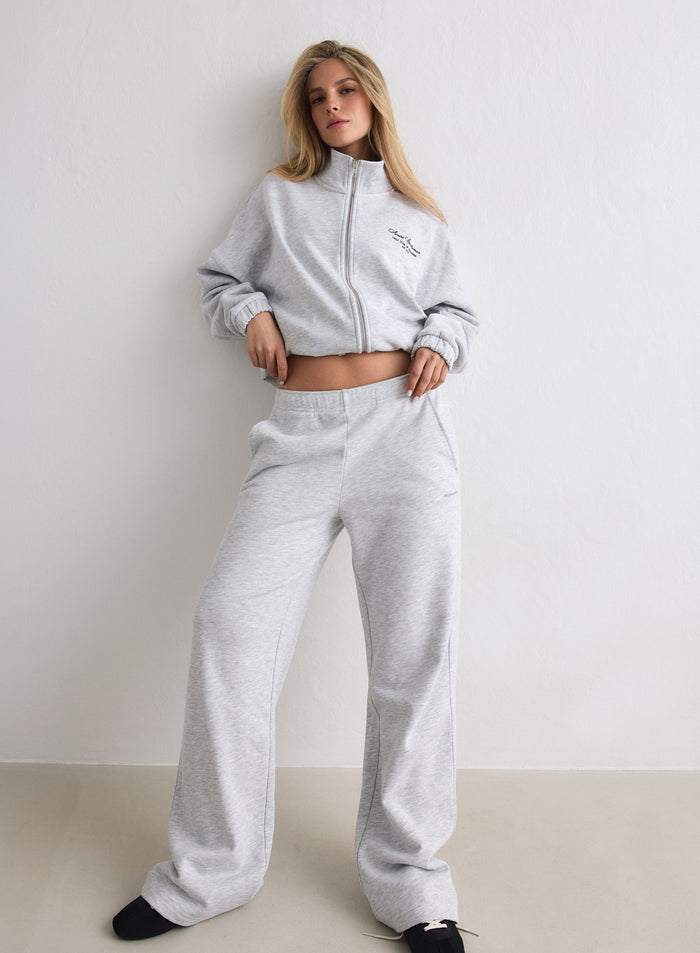 A model wearing a light grey melange Script Zip Jacket and matching trousers by aim'n [M-170cm]