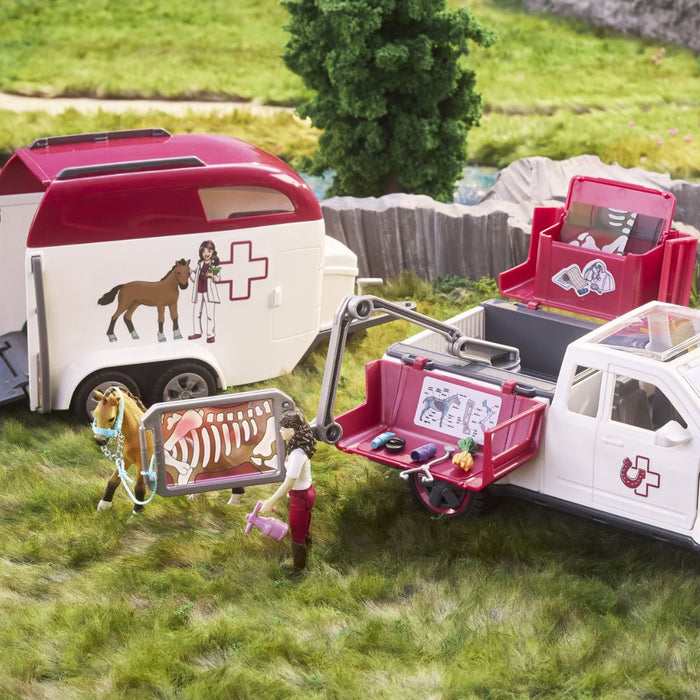Mobile vet with trailer