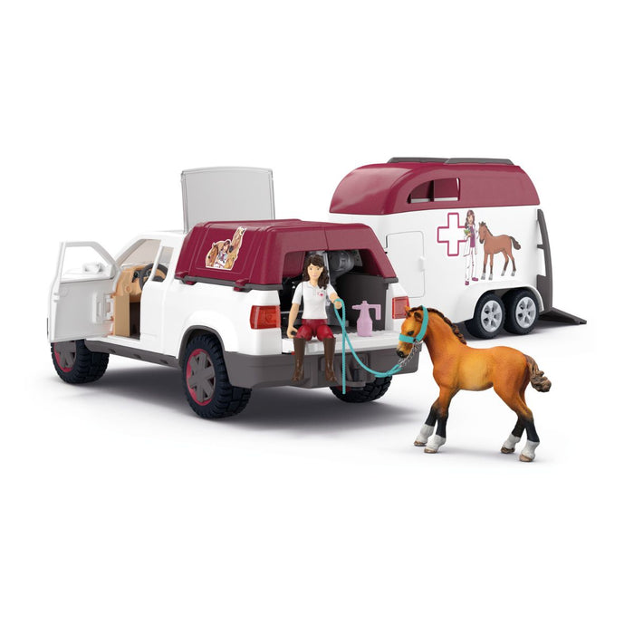 Mobile vet with trailer