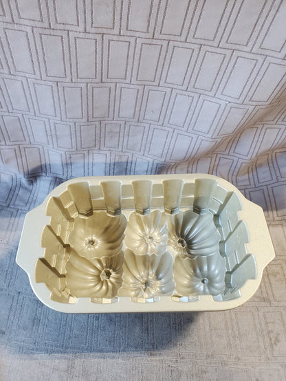 Nordic Ware Pumpkin Harvest Loaf Pan (D)