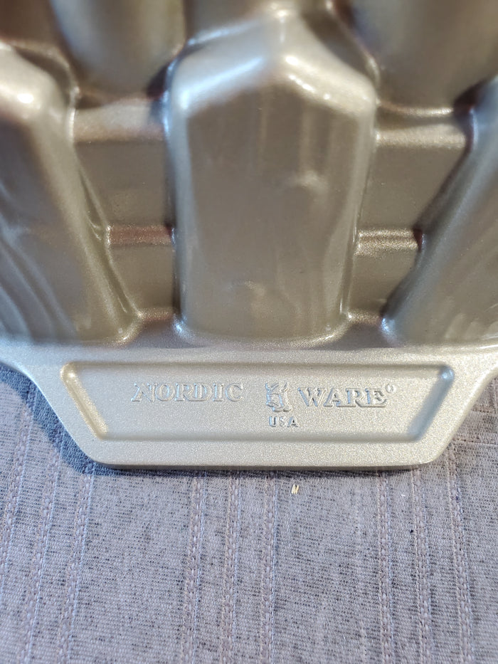 Nordic Ware Pumpkin Harvest Loaf Pan (D)