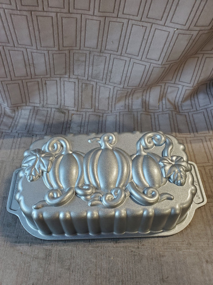 Nordic Ware Pumpkin Loaf Pan (B)