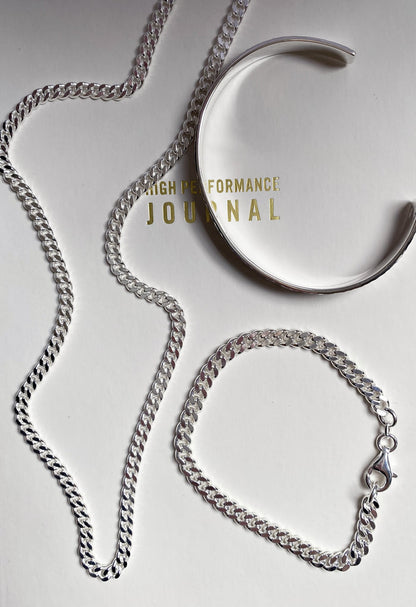 Pansarkedja som halsband och armband.